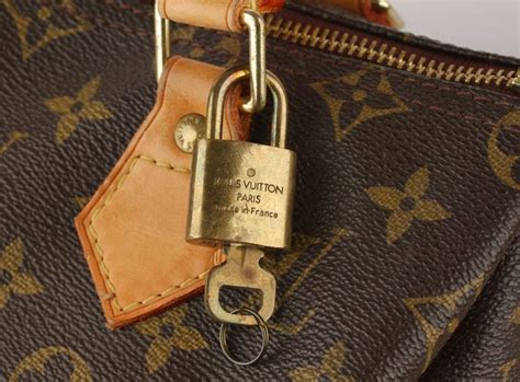 ar2199 louis vuitton|louis vuitton purse no date code.